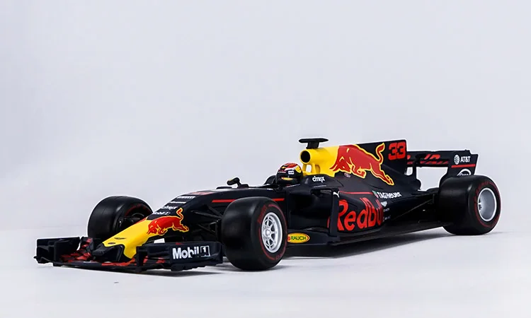 Bburago 1:18 1/18 Ferrari SF16-T Kimi · Raikkonen No7 Формула 1 F1 гоночный автомобиль Транспортное средство литье под давлением дисплей Модель Игрушки для мальчиков детей - Цвет: 2017 RB13 No33