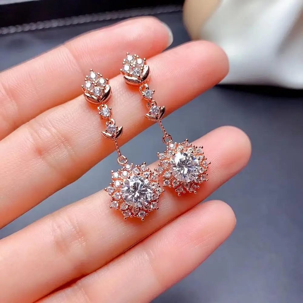 

Женские сережки-гвоздики moisanite, Серебристые серьги с привлекательным символом, серьги в подарок с украшением из стразов, в виде шейного платка, из серебра, с украшением из стразов
