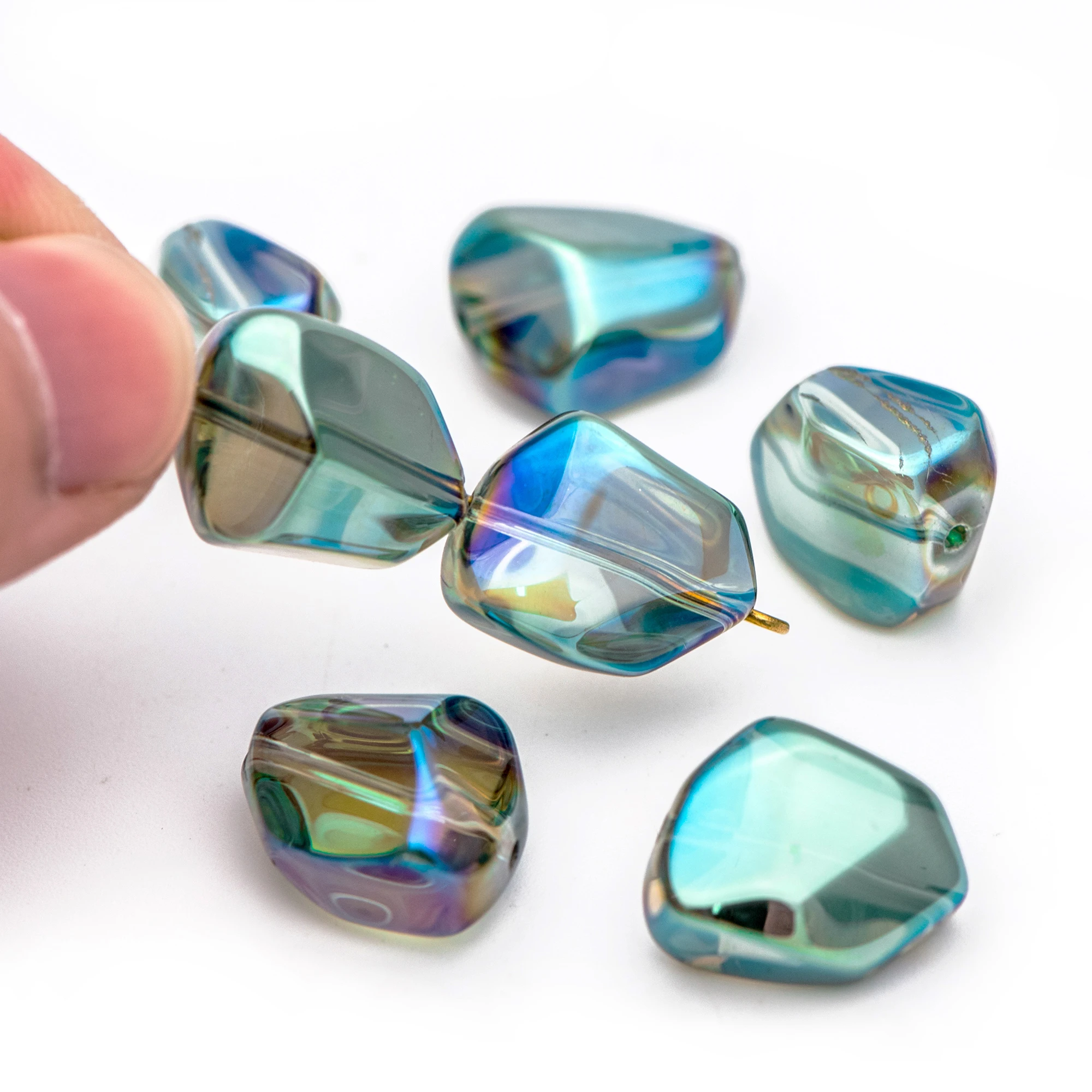 

Crystal Faceted Glass Unique Stone Shaped beads 16mm Sparkly Green- (GM005-7)/ 38pcs