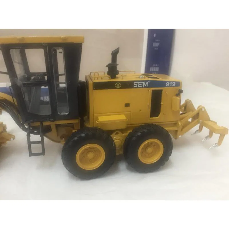 Автогрейдер 1:35 Caterpillar Cat Machinery Инженерная модель автомобиля из сплава под
