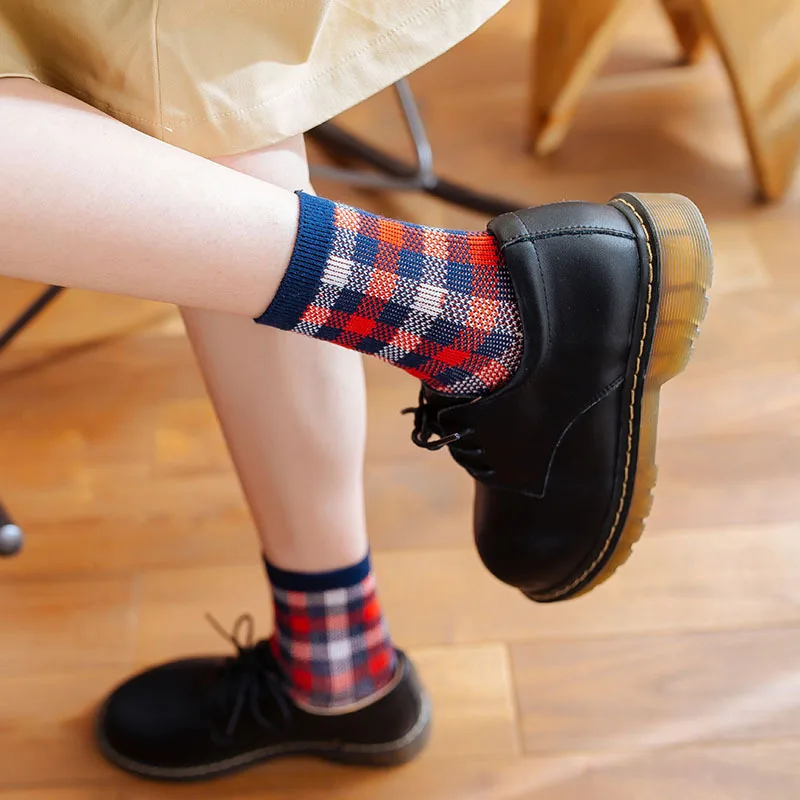 Осенние и зимние женские хлопчатобумажные носки в стиле ретро, британский стиль, клетчатые носки с ворсом, модные милые женские носки без пятки, подходящие по цвету