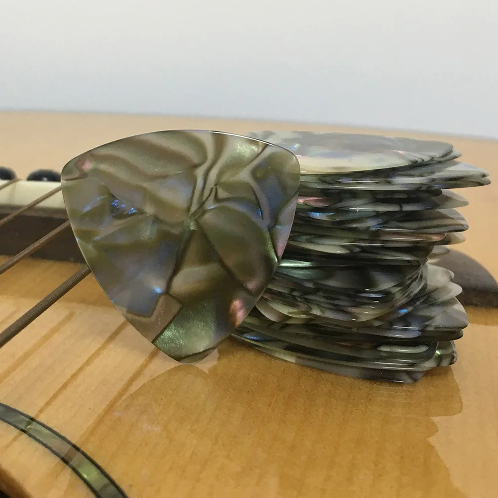500pcs/lot Abalone Seashell 0.71mm Medium Celluloid Big Rounded Triangle Guitar Picks