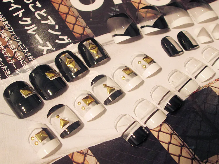 Finished Product Manicure 24 PCs Boxed Finished Product Fake Nails Wholesale Magazine Style Fashion Manicure Patch