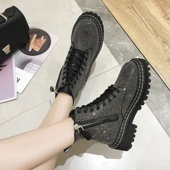 

Short Square With Crossing Bandage Boots Front Chalaza Inside Head With