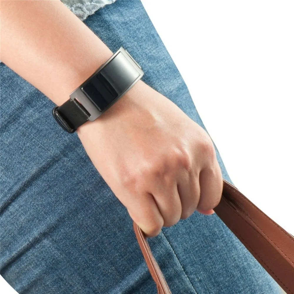 

Smart Wristband Blood Pressure Heart Rate Monitor Tracker Bracelet Pedometer IP67 Waterproof Bluetooth Smartband Toiletry Kits