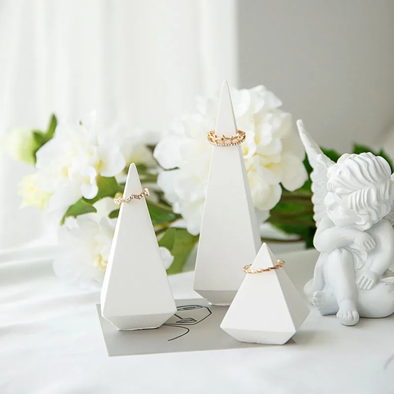 Creative Plaster The Ring Holder Gypsum Molds Jewelry Display Rack Concrete Cone Pyramid Silicone Mold Home Decor Photo Props