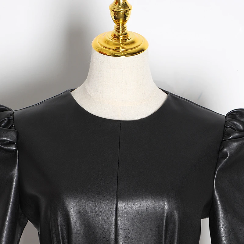 TWOTWINSTYLE женские платья из искусственной кожи с рюшами, с круглым вырезом, с пышным длинным рукавом, с высокой талией, с поясом, Повседневное платье, женская мода
