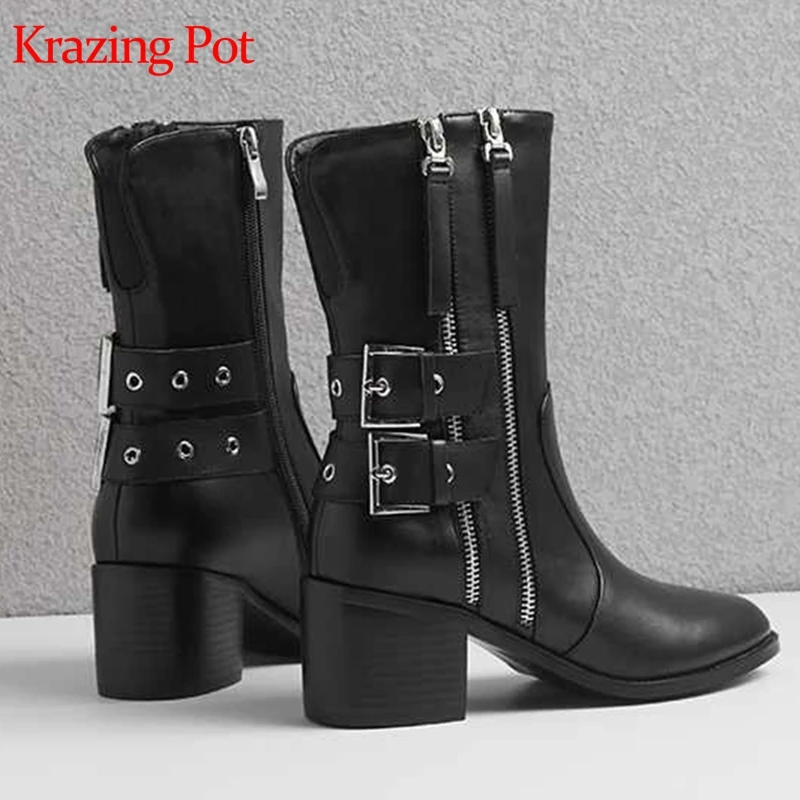 Krazing pot/ г. Красивые ботинки до середины икры из натуральной кожи на молнии с металлическим ремешком и пряжкой, очаровательный круглый носок, толстый высокий каблук, L03