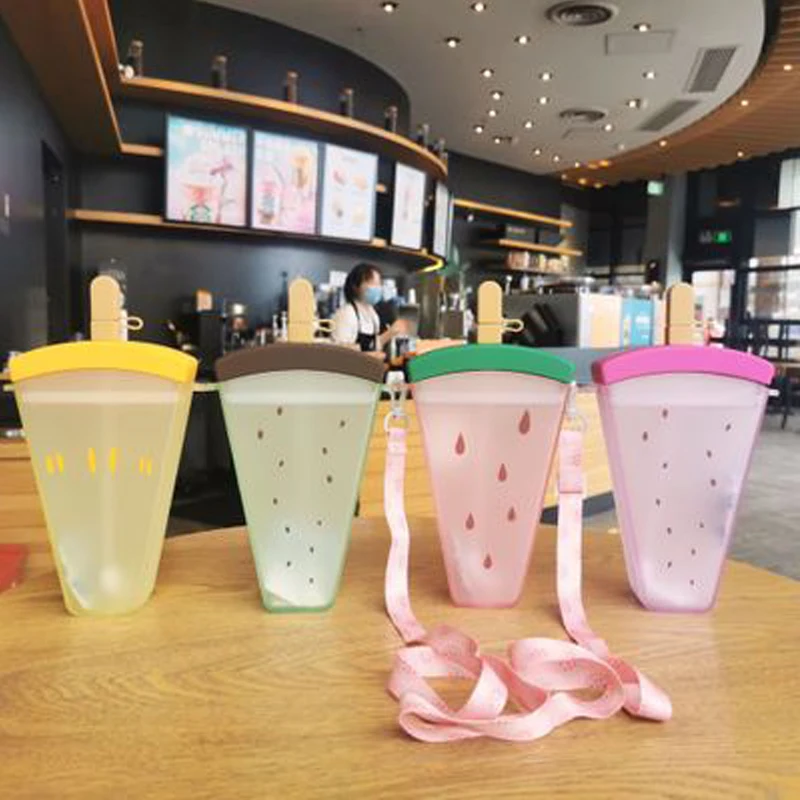 

Креативная чашка с фруктовым узором, пластиковая чашка с крышкой, удобная соломенная чашка с ремешком, Детские и студенческие уличные чашки для воды