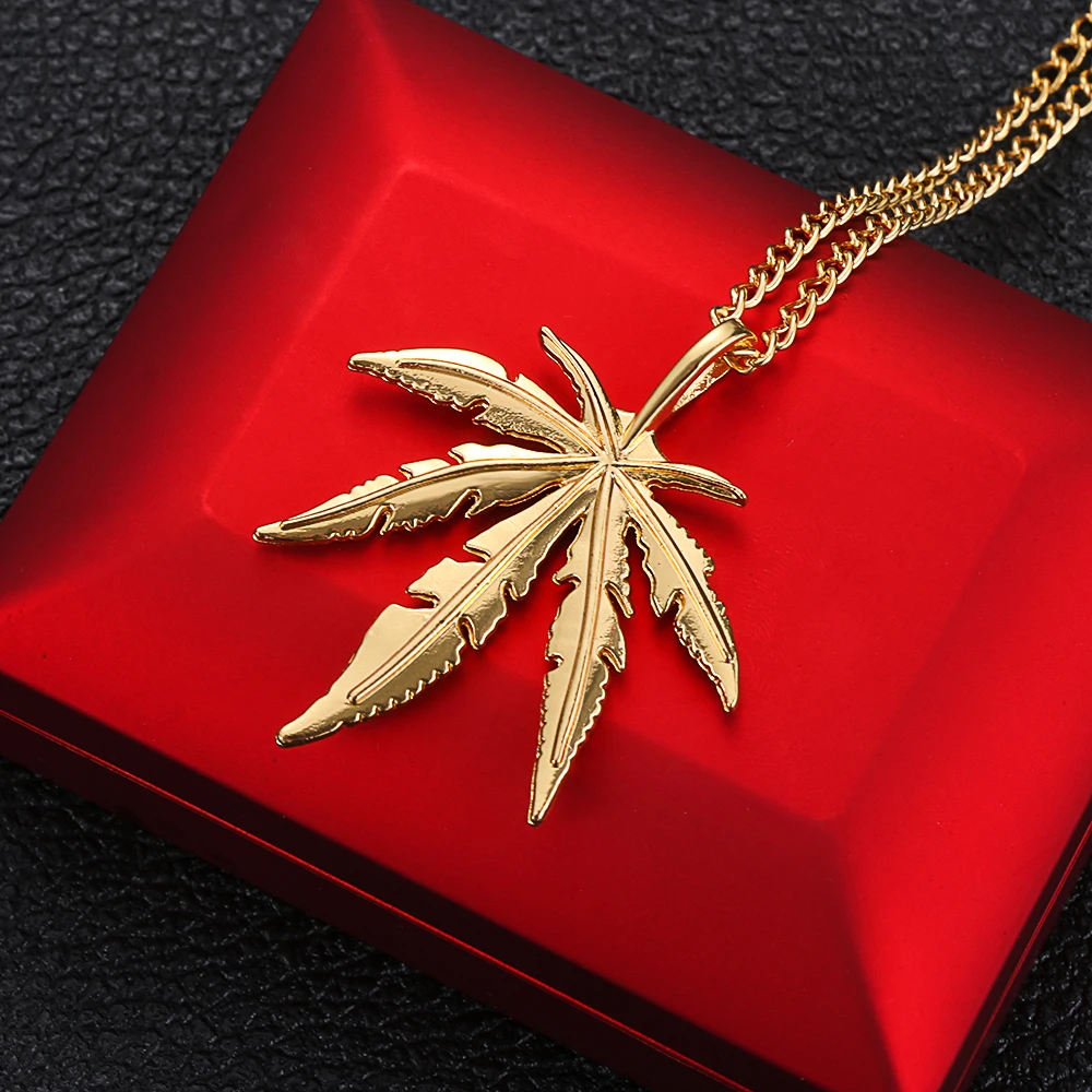 1Pcs Fashion Maple Leaf Necklace Titanium Steel Leaf Pendant Glittery Charm Chain Gift Jewelry Hip Hop Jewelry Accessories silver locket