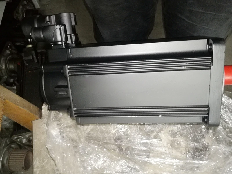 Rexroth Серводвигатель MSK070E-0300-NN-M1-UG0-NNNN AC 600V 3 фазы постоянного магнита мотор