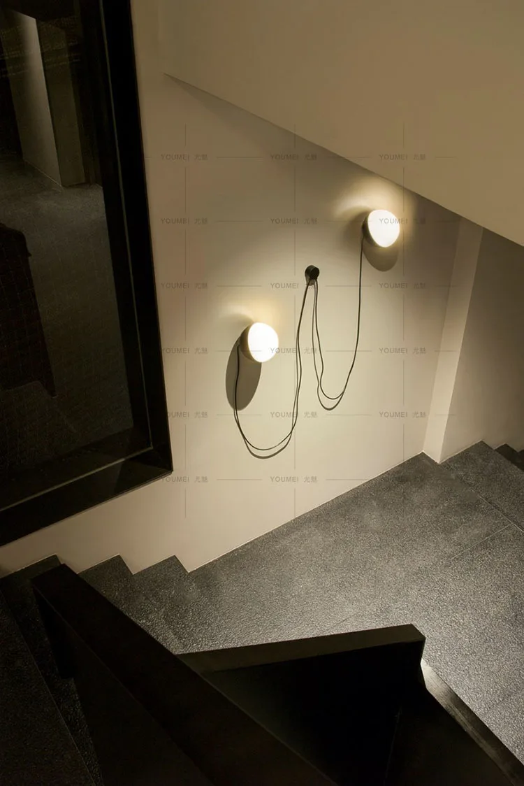 Современный Креативный стеклянный шар настенный светильник для фойе кровать комнаты декор алтаря дизайнерский Железный стеклянный крыльцо лампа 1907