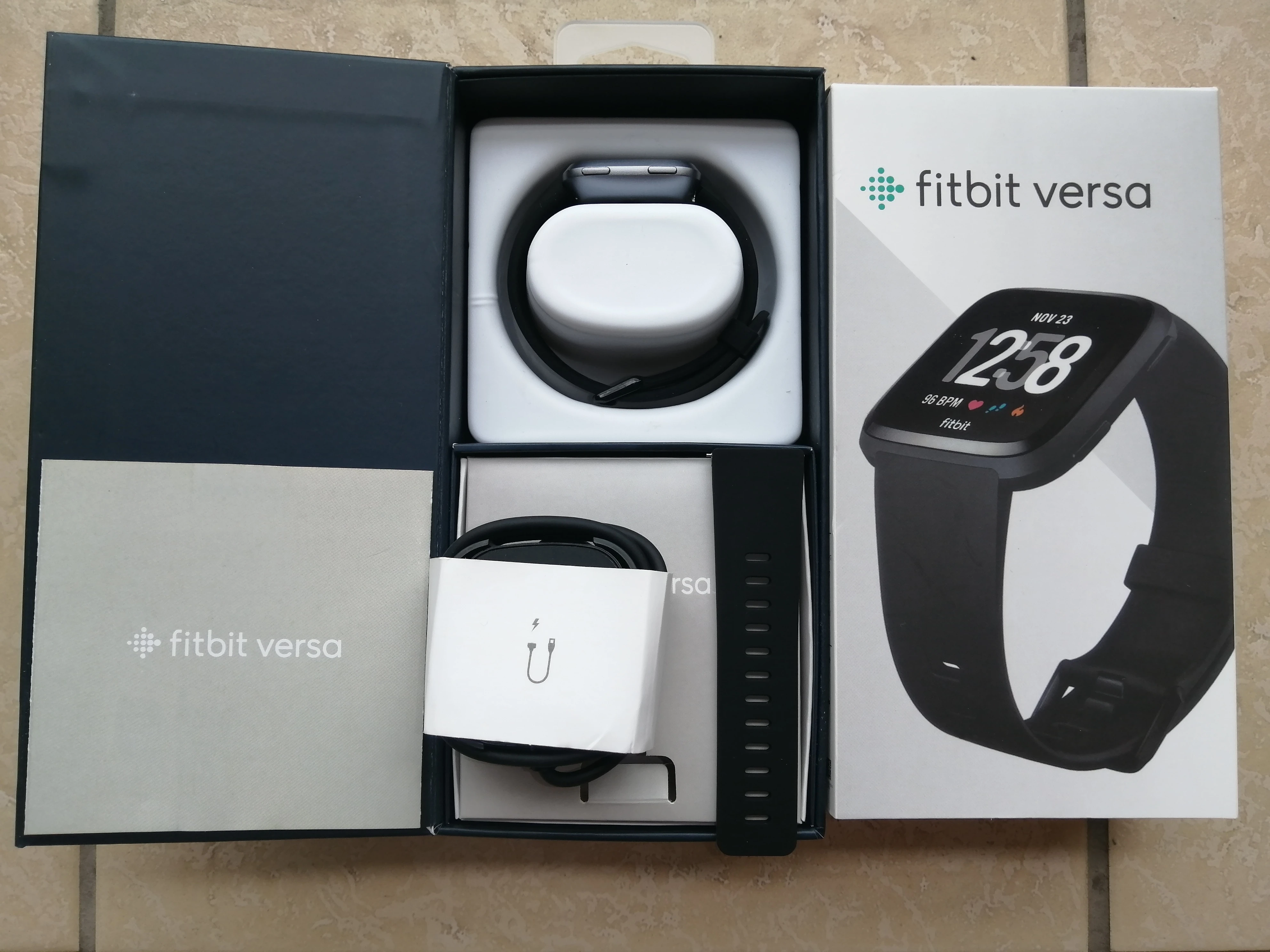 Fitbit Versa (GPS Bluetooth) Smart Watch with
