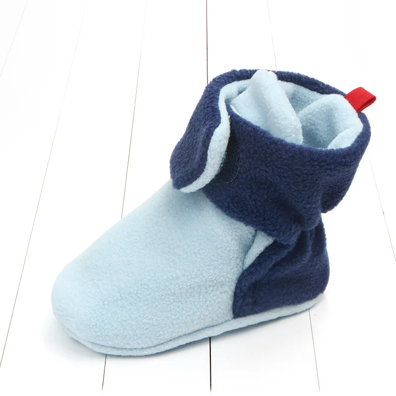 Хлопковая кожаная обувь для маленьких мальчиков; зимняя теплая обувь из искусственного флиса для новорожденных; нескользящие Повседневные детские ботиночки; 11 цветов