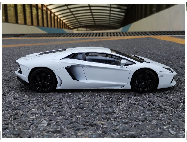 Welly 1/18 1:18 Lamborghini Aventador LP700 LP700-4 спортивный гоночный автомобиль литье под давлением модель игрушки на день рождения для детей мальчиков и девочек