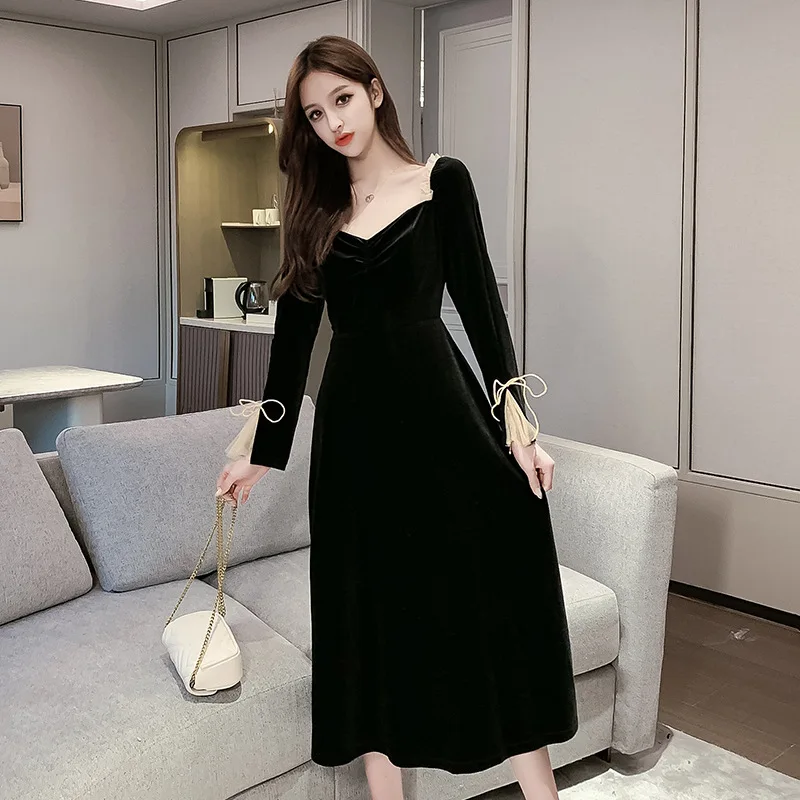 

Photo Shoot 2019 New Style Black And White with Pattern Velvet Dress Autumn And Winter CHIC Hong Kong Flavor Underwear Hepburn B