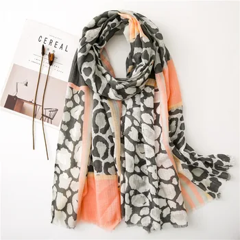 

2020 Autumn and winter women Color Leopard Print tourism Beach scarves Fashion seaside sunscreen quality cotton material shawl