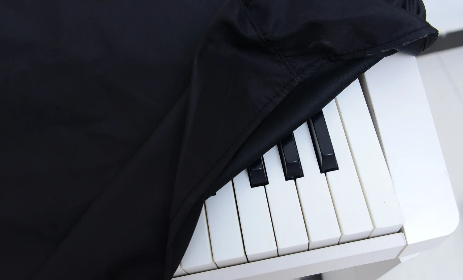 LIGICKY Housse de protection extensible pour clavier de piano numérique 88 touches noir 