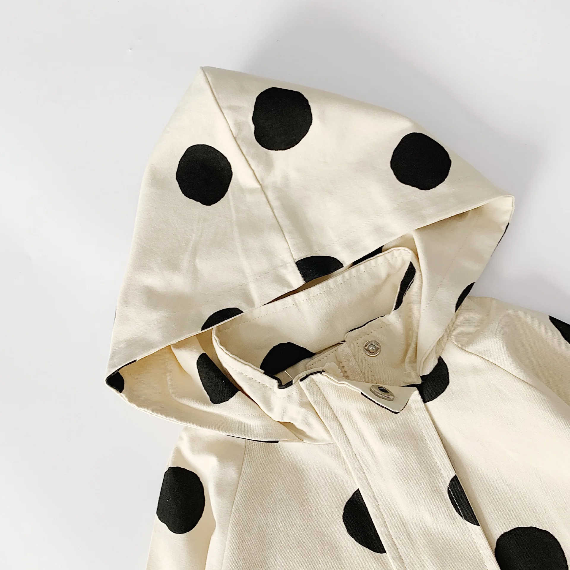 Skup 2019 jesień nowy Childrenpolka Dot płaszcz z kapturem Joker płaszcz dla Cute Baby dla dzieci Drawsring kurtka niemowlę maluch dziecko tkaniny