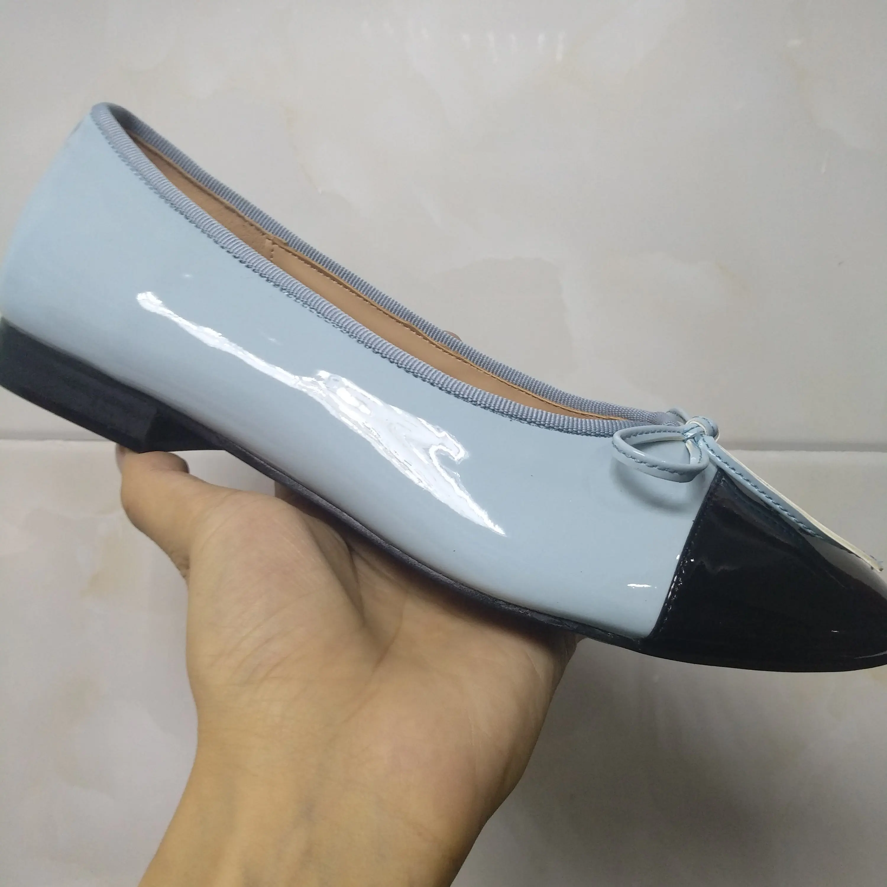 blue-black Женские тонкие туфли; два цвета; Классические балетки с бантом; женские туфли-лодочки на низком каблуке с закрытым круглым носком; большие размеры - Цвет: blue-black