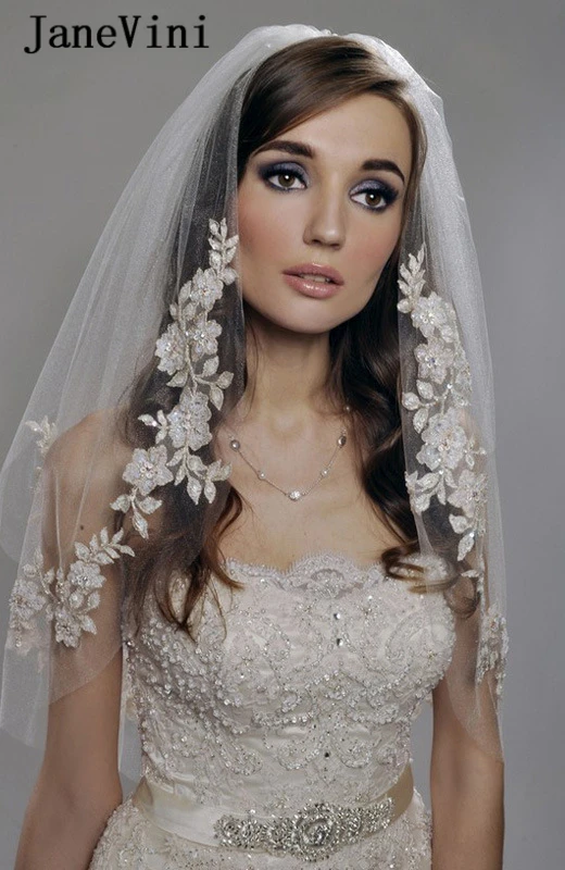 

JaneVini 2021 European Short Bridal Veils with Comb White Romantic Lace Appliques Edge Pearls Bride Veil for Wedding Dress Cheap