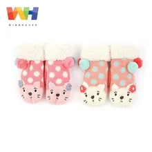 Детские перчатки с рисунком кота из мультфильма; флисовые утолщенные перчатки для девочек; сезон осень-зима; теплые вязаные Висячие веревочки; рукавицы из Южной Кореи