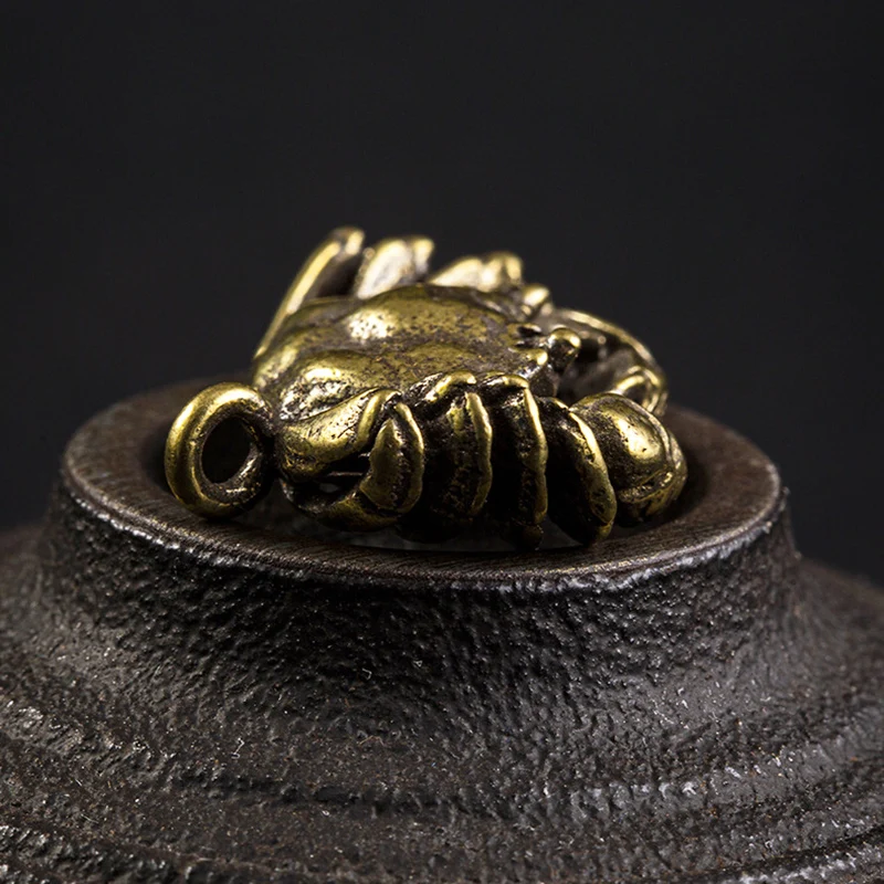 brass mini crab pendants (16)