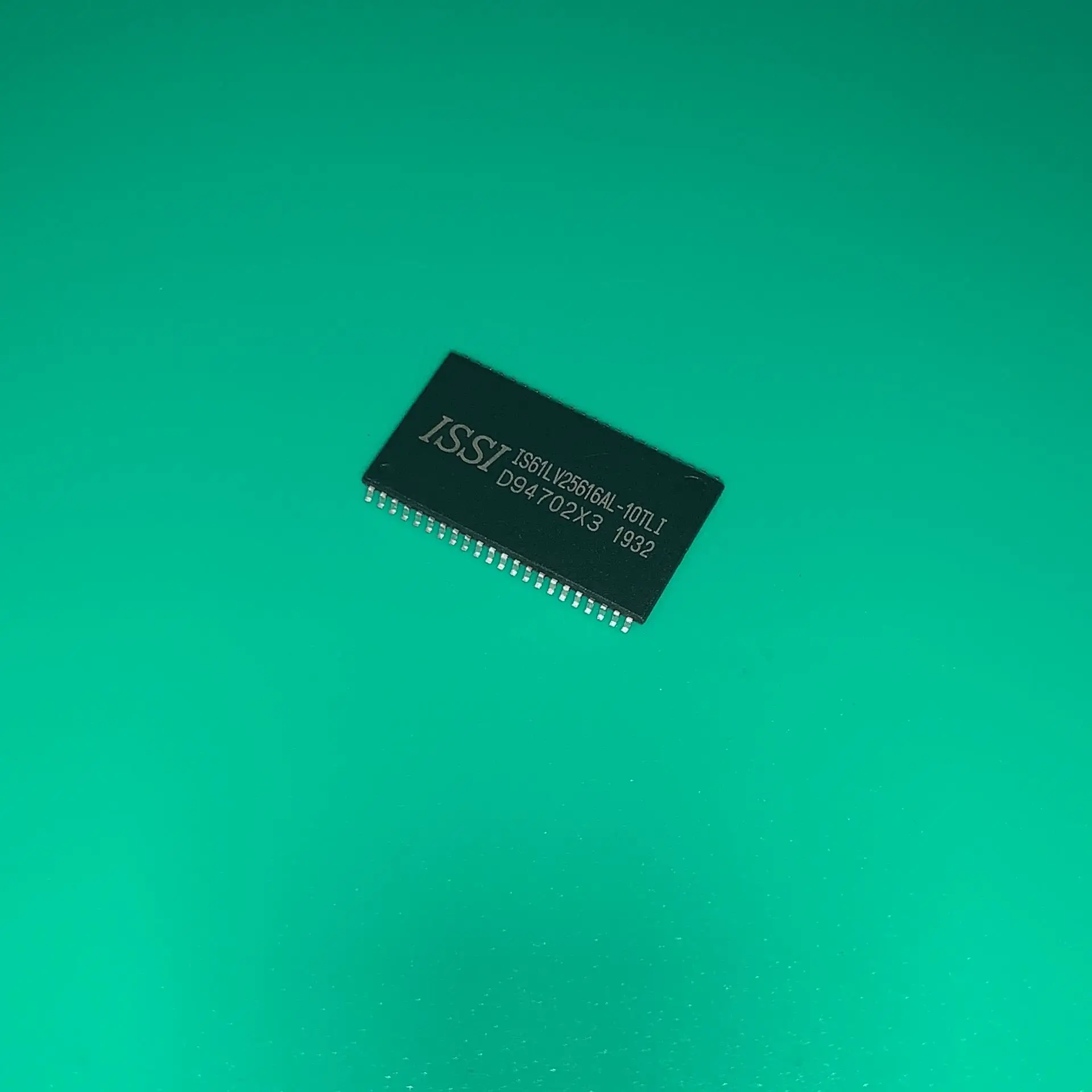 3 шт./лот IS61LV25616AL-10TLI TSOP44 IS61LV25616AL-10 TLI IC SRAM и формирующая листы для кровли 4 м