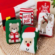 Недавно 6 пар для маленьких мальчиков и девочек с рисунками героев мультфильмов для школьников; хлопковые дышащие носки, подарок на Рождество теплые носки впитывающий пот