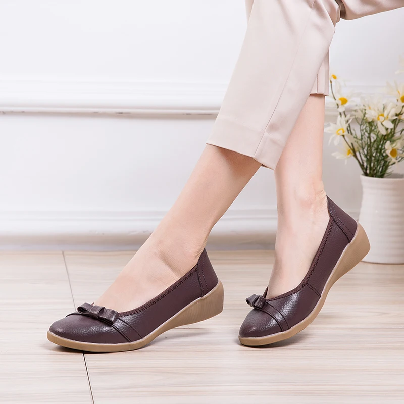 Flat single shoes female autumn new leather small shoes comfortable soft bottom casual shoes non-slip wild mother shoes - Цвет: Фиолетовый