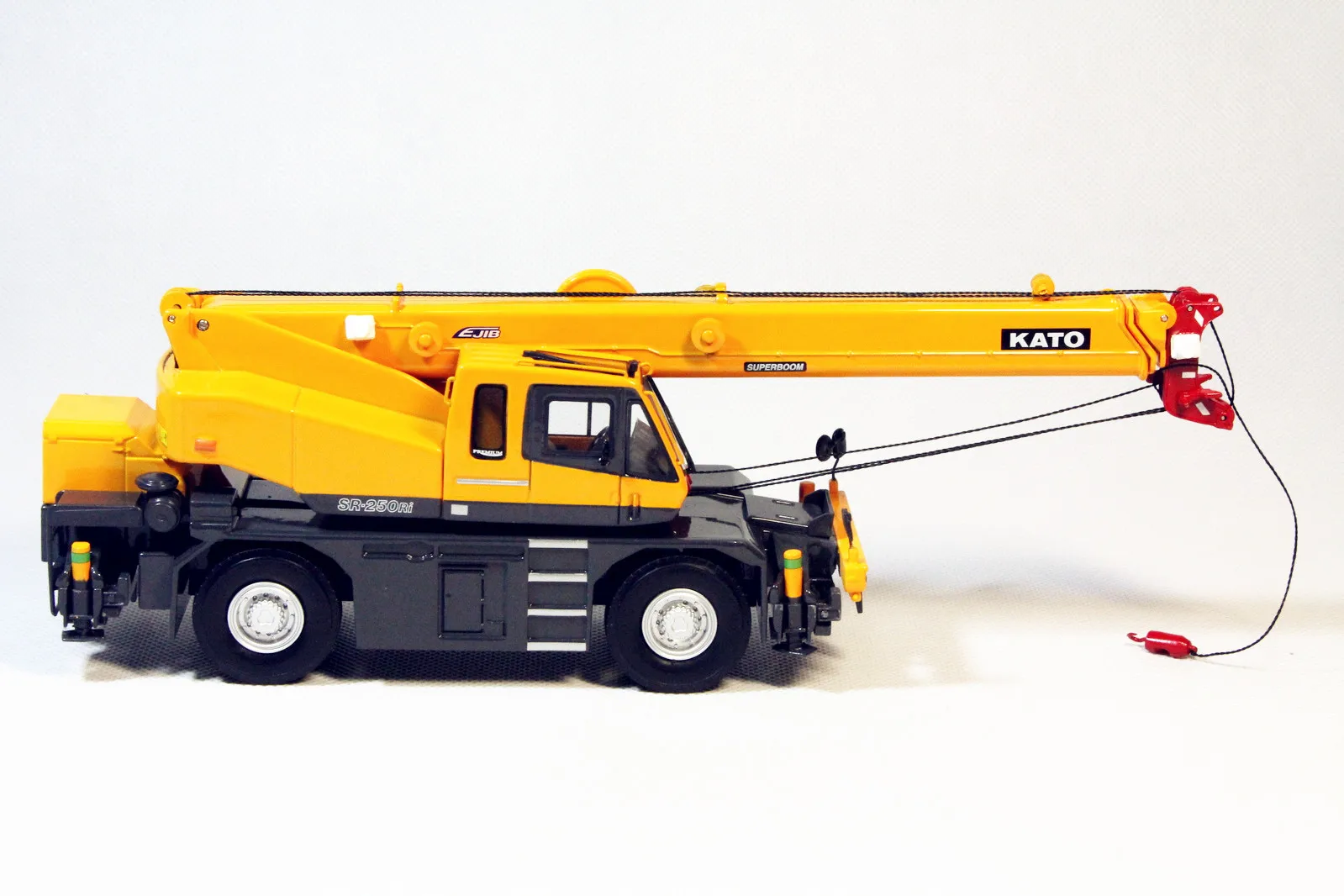 Завод 1/50 г. KATO SR-250Ri Премиум черновой кран Todo Terreno внедорожный Modelo литой под давлением