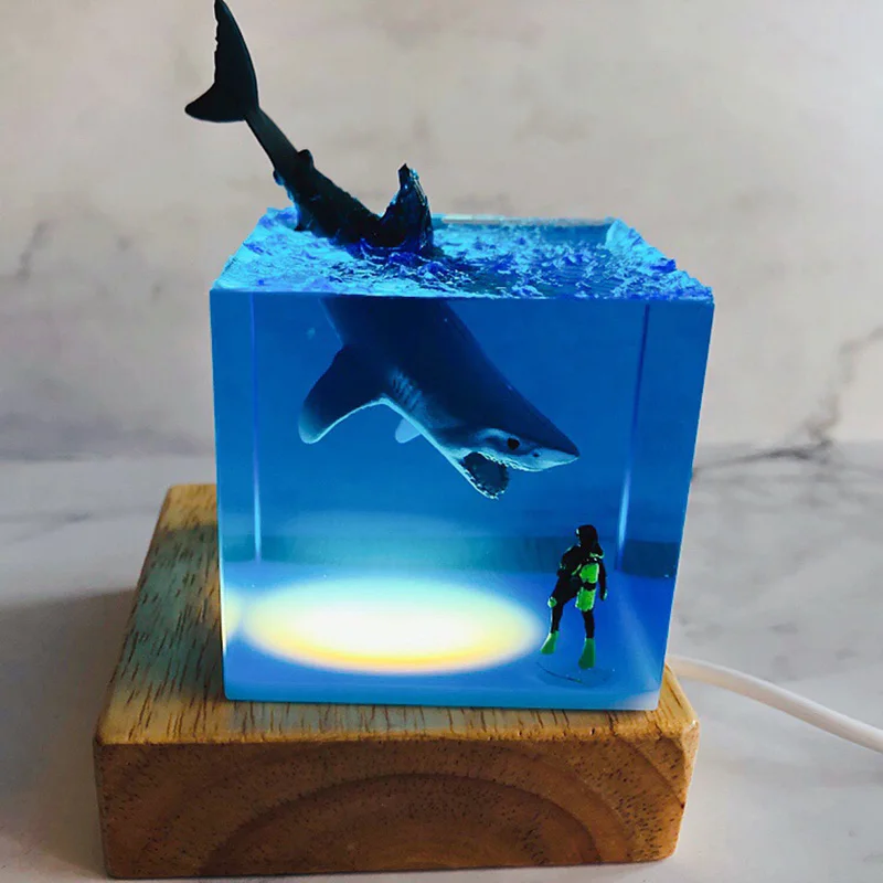 ResinPro™ Shark Diver Wood Lamp - Special & Unique Gift for Your Loved Ones ! Perfect for Home Decoration ! Beautiful Nightlight !