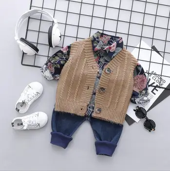 

Baby boy clothing Suit Leaf wet clothes Button Cardigan + T-shirt + trousers Three sets Spring and Autumn Suits Single Breasted