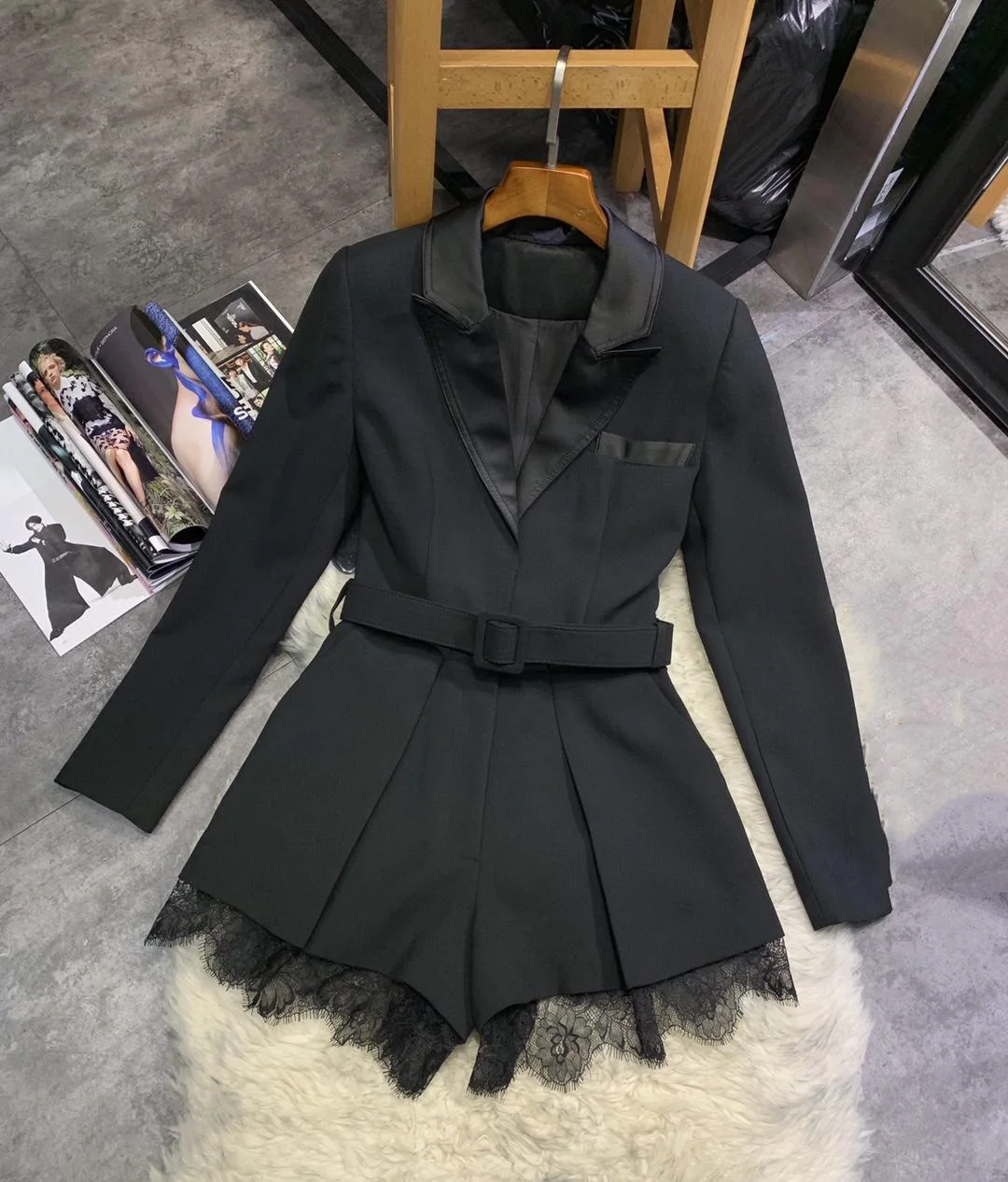 

2019 ladies fashion loose suit collar lace long sleeve short jumpsuit 0903