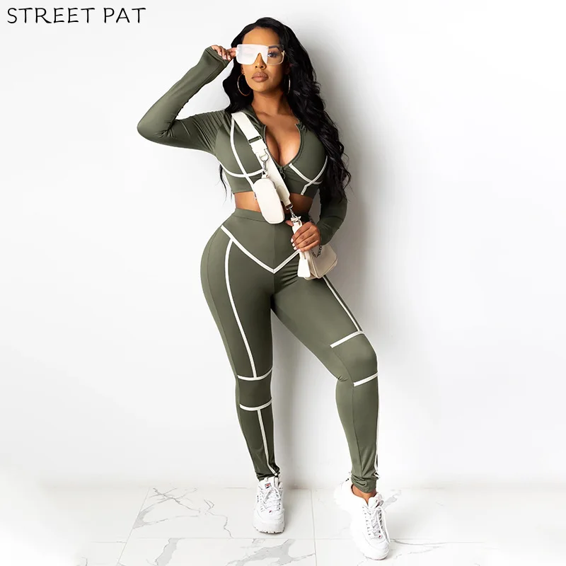 Спортивный костюм женский из двух предметов укороченный топ с длинным рукавом