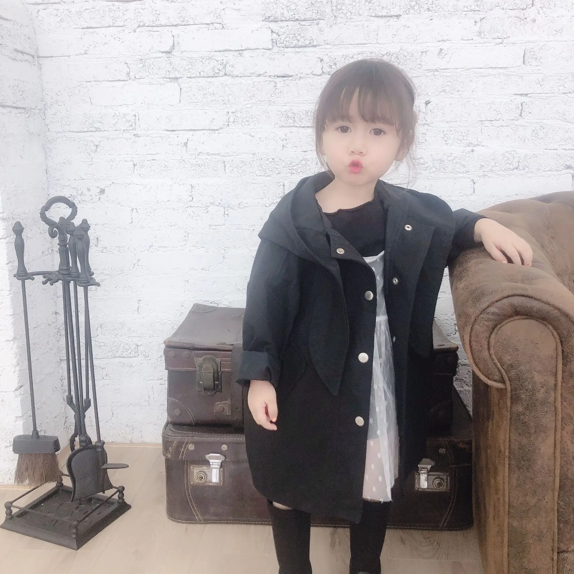Модный однотонный Тренч с капюшоном в Корейском стиле для девочек от 1 до 6 лет, хлопковые свободные длинные куртки
