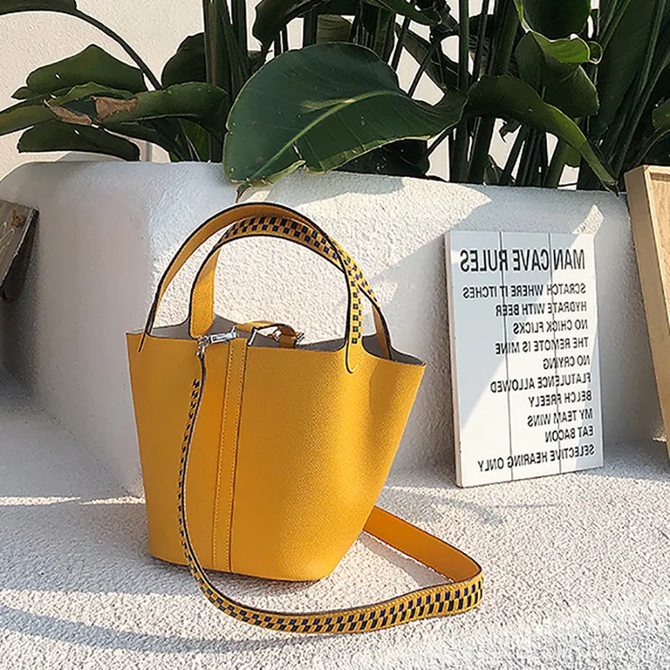 

2019 custom new leather bucket bag hit color wide shoulder strap small square bag palm pattern kale basket bag wild shopping bag