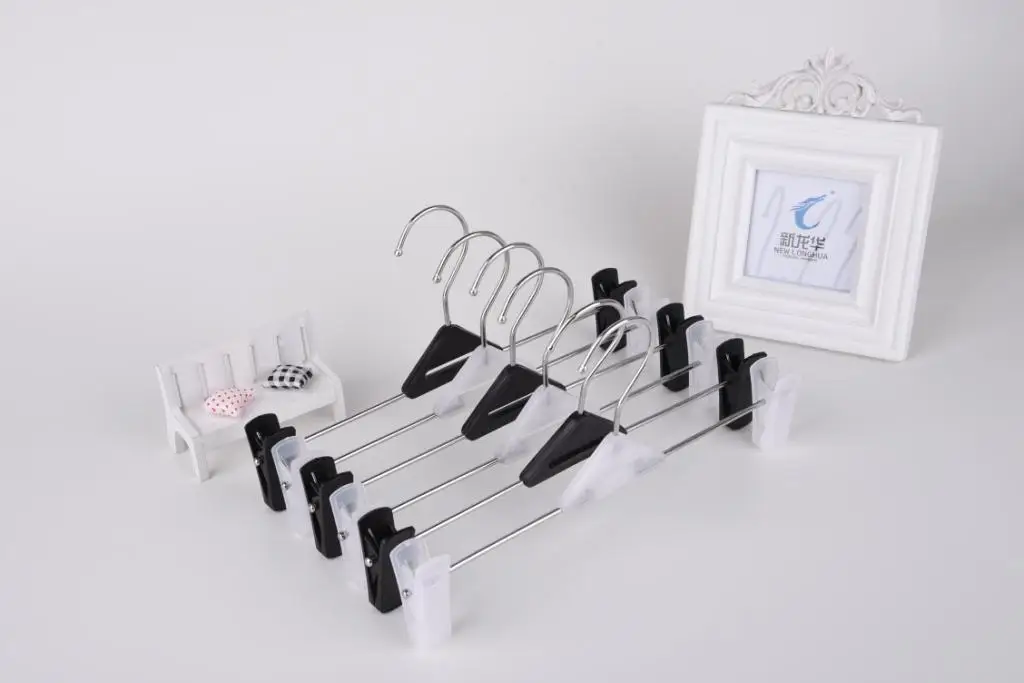 New Dragon Walt Large Black And White Triangular Pant Rack Plastic Anti-slip Pants Socks Clip Multi-functional Cloth Rack Manufa