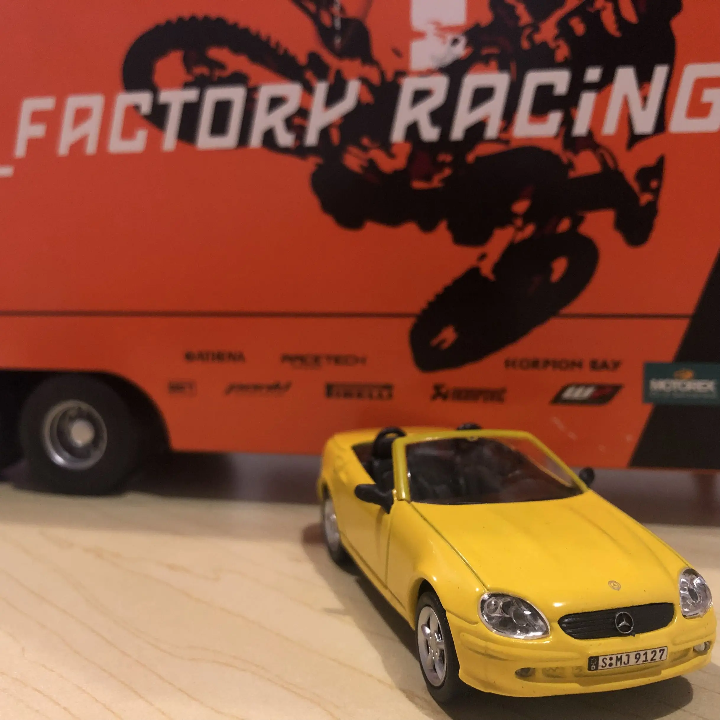 Presentes de Natal para Crianças Diecast Veículos Mercedes Benz Liga Modelo Carro Ornamentos Coleção 1 - 43 1 Brinquedos e hobbies