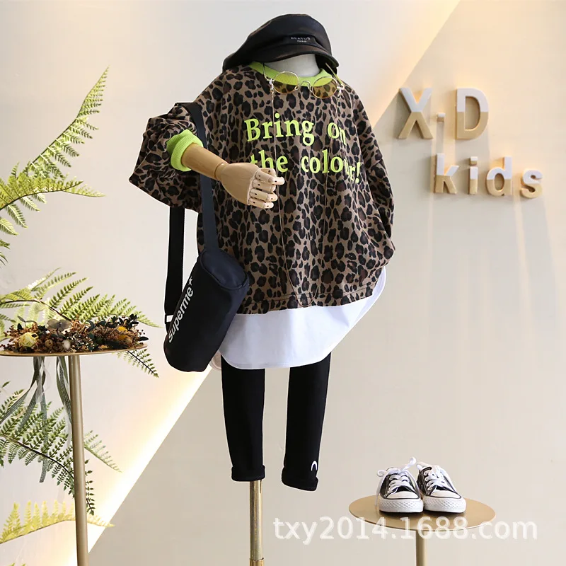 

Children's 2019 autumn new girls tide fan cavity contrast color letters leopard stitching long version sweater dress