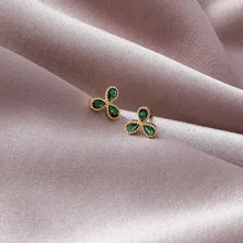 Новое поступление, металлические женские классические маленькие серьги-гвоздики, мини-серьги в виде цветка, красивые серьги для девушек, простые элегантные ювелирные изделия