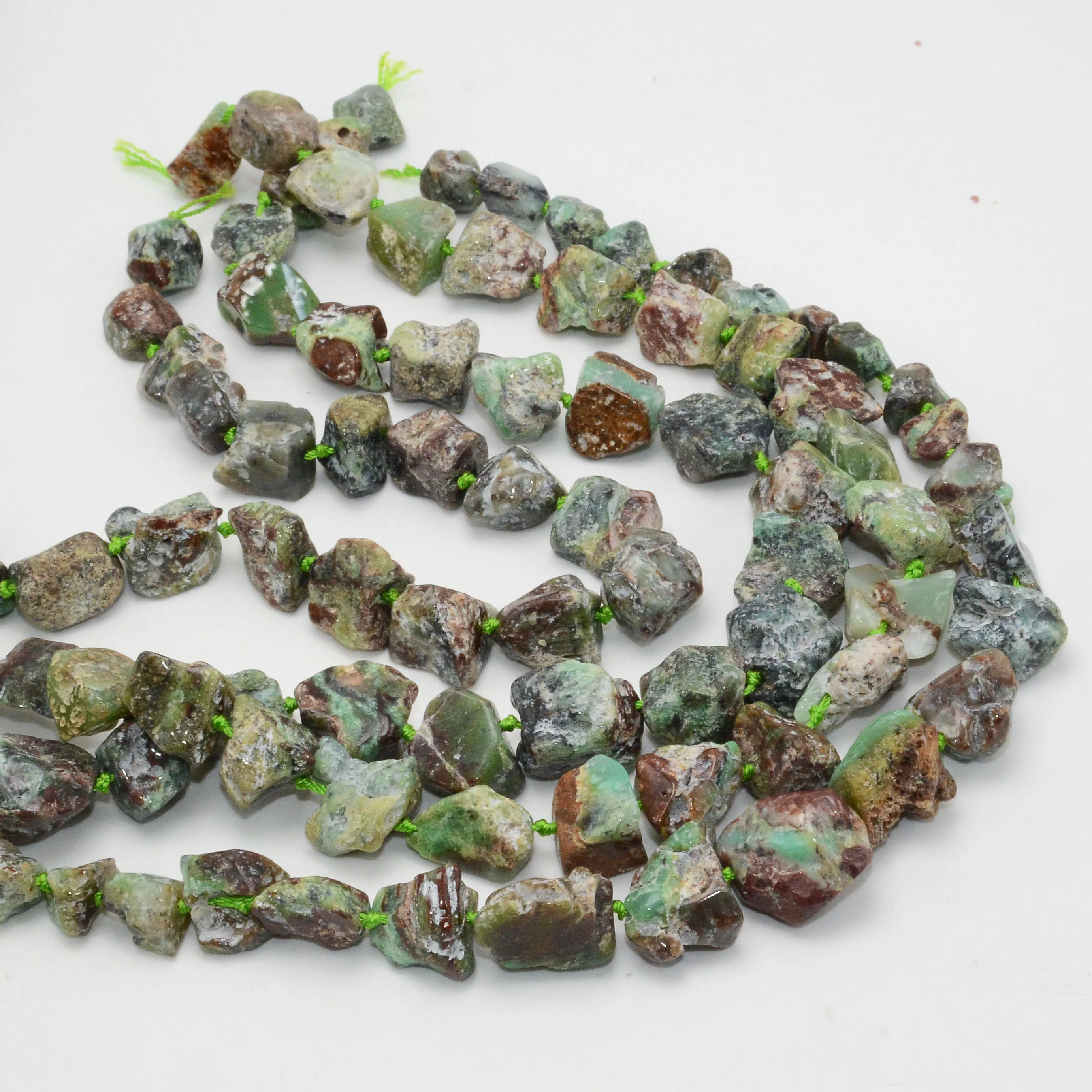Натуральное простое качество Chrysoprase сушильное ожерелье из необработанных кусочков бисера ожерелье 12-16 мм
