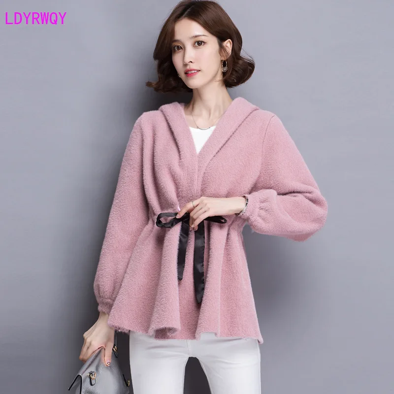 

2019 autumn and winter Korean version of the fresh and sweet with water-like velvet knitted single-breasted thick sweater women