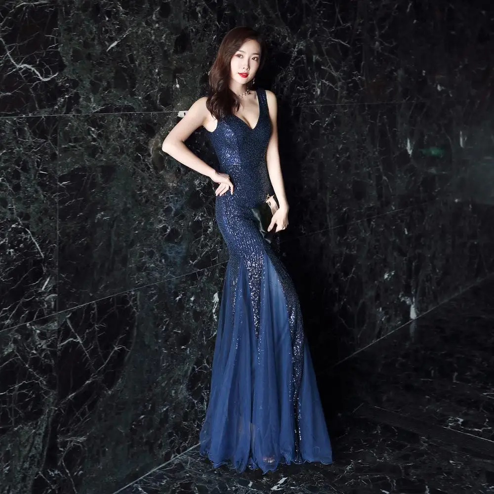 Женское длинное вечернее платье русалка серебристое элегантное облегающее с