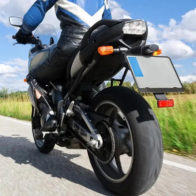 Wahre carbon korn Motorrad Kennzeichen Halter Rahmen Motorräder Zahlen  Platten Schutz Geeignet für Moto - AliExpress