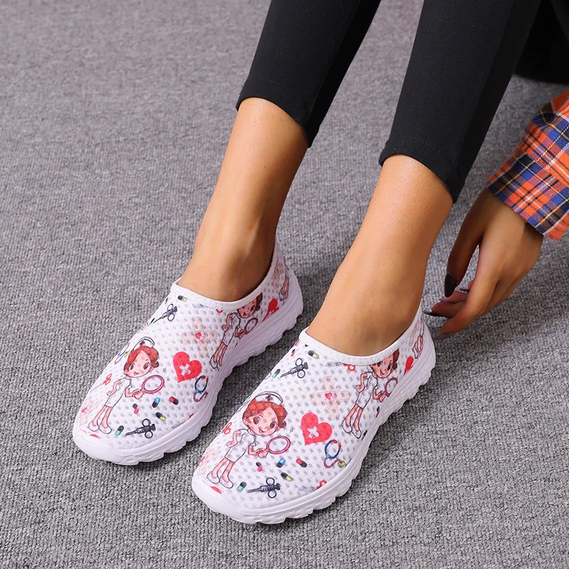 GHJIOL-zapatillas de deporte con estampado médico para mujer, Zapatos Planos de goma con dibujos animados, de malla, para verano