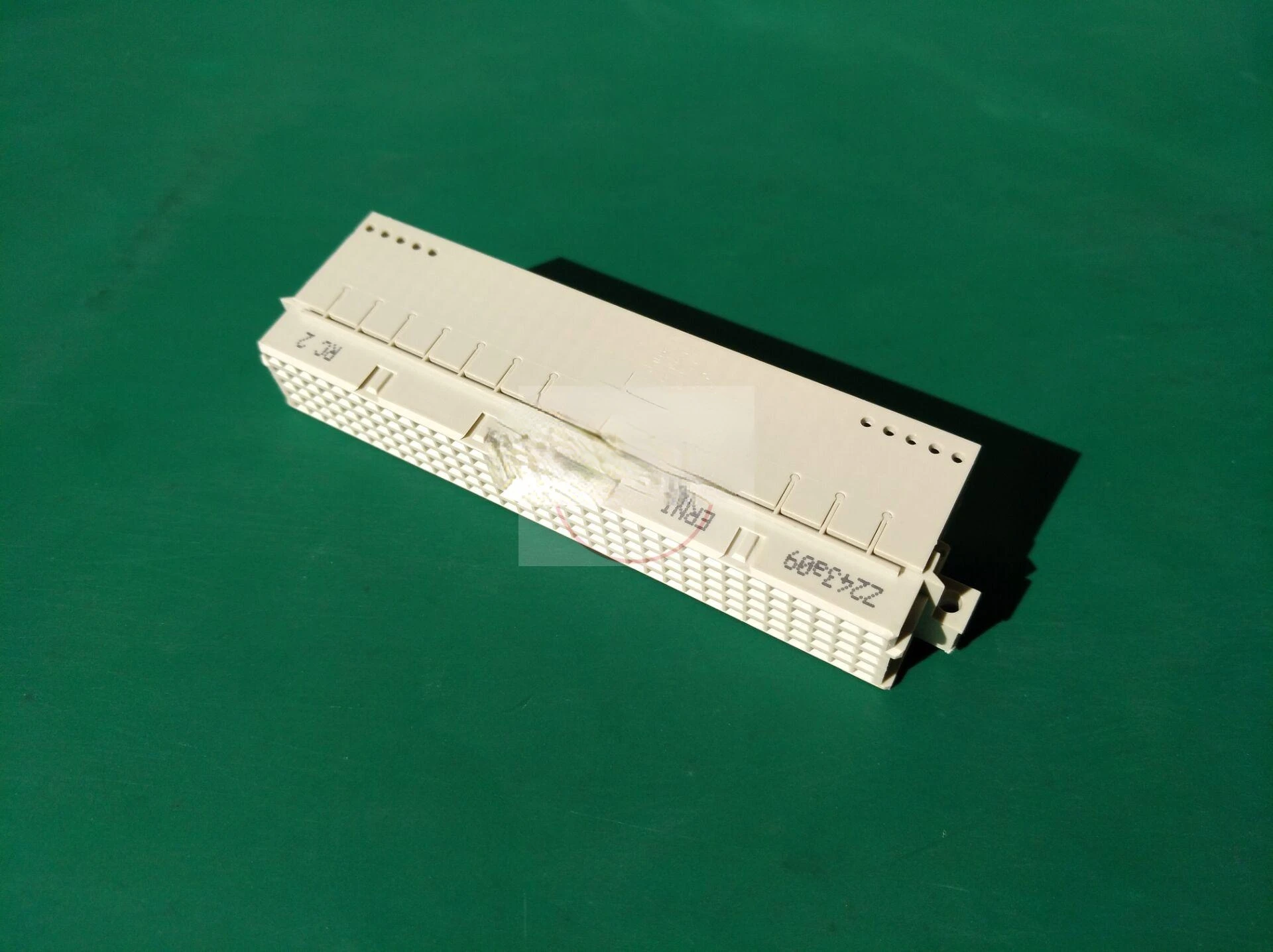 

Европейский разъем ERNI 374380 DIN41612, 160-контактный женский коленчатый разъем 2,54 мм