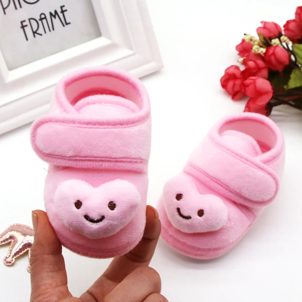 Zapatos de felpa para bebé recién nacido, botas de corazones y nubes, suela suave y cálida, de 0 a 18M
