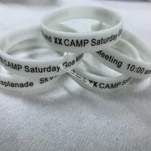 Продвижение Светящиеся в темноте дешевые браслеты дизайн логотипа пользовательский печать дешевый браслет персонализированные на заказ