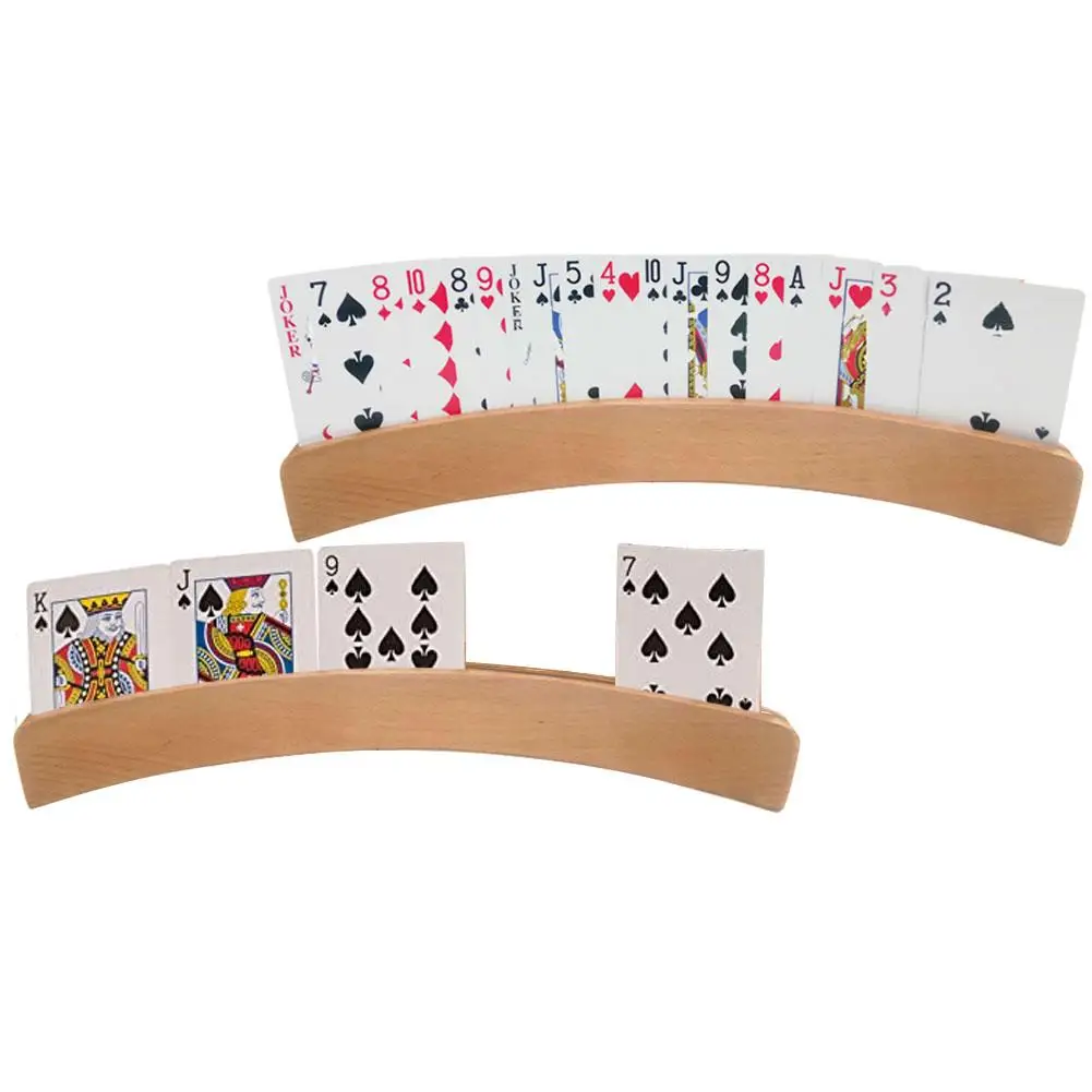 Dados De Jogo De Craps De Sorte E Cartões De Poker Vintage Com Ases  Vencedores E Amuleto De Boa Sorte Do Jogador Na Mesa De Madeira Rústica No  Salão De Jogos Ocidental